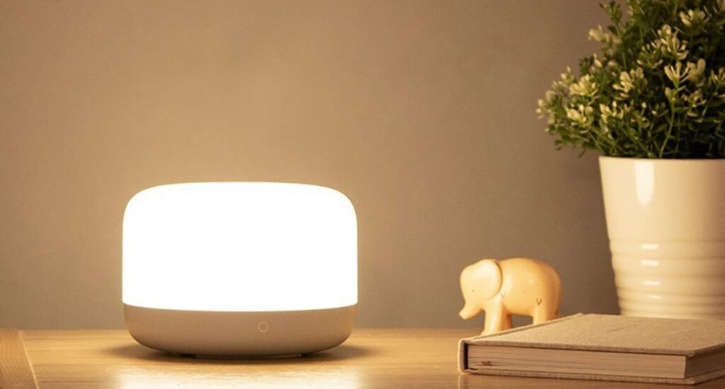 Светильник настольный Xiaomi Yeelight LED Bedside Lamp D2 YLCT01YL EU 1 Светильник настольный Xiaomi Yeelight LED Bedside Lamp D2 YLCT01YL EU 1