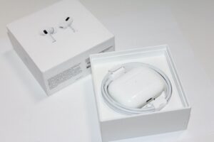 Гарнитура AirPods Pro MagSafe Case (MLWK3J) 1