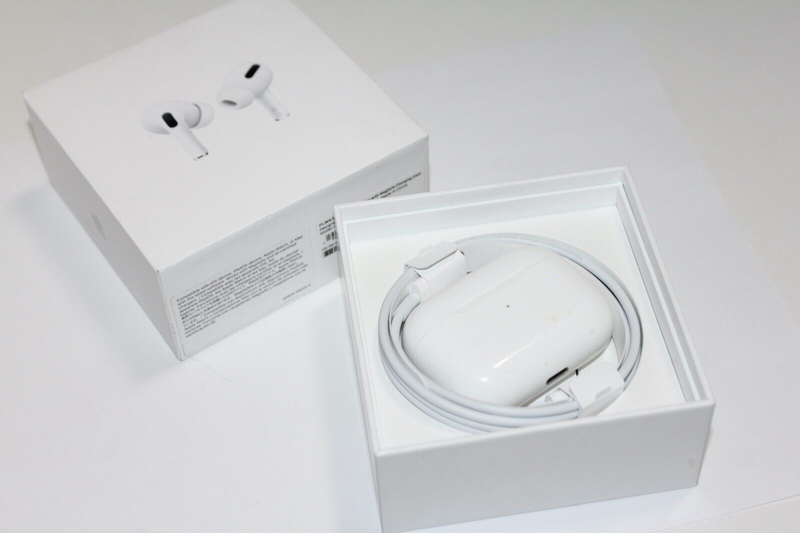 Гарнитура AirPods Pro MagSafe Case (MLWK3J) 1 Гарнитура AirPods Pro MagSafe Case (MLWK3J) 1
