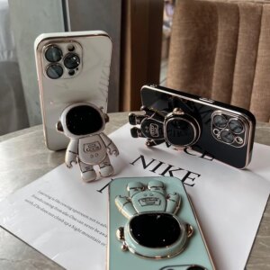 Чехол Volumetric Cosmonaut с подставкой для iPhone 14, Gold 1