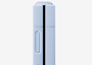 Вид сложенного Galaxy Z Flip6 сбоку крупным планом.