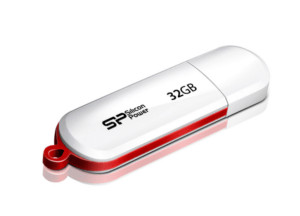 USB-накопитель Silicon Power 32GB Luxmini 320, White 1