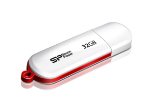 USB-накопитель Silicon Power 32GB Luxmini 320, White 1
