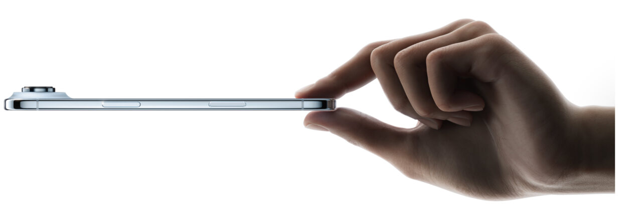 Смартфон Apple iPhone Air 256 ГБ, eSIM+eSIM, Sky Blue 1