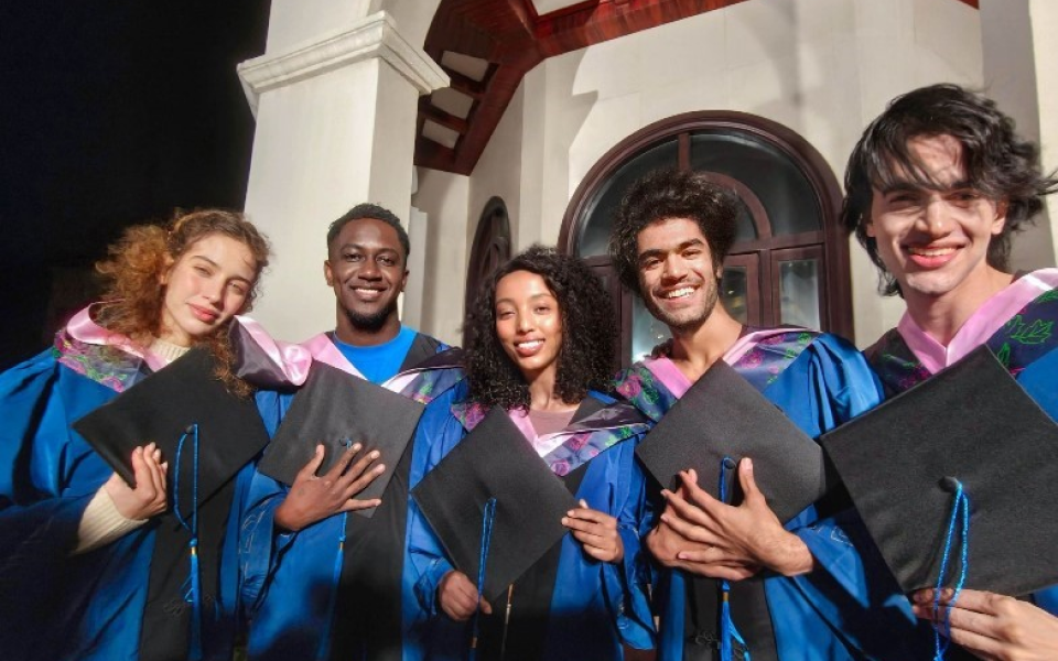 Смартфон TECNO Camon 40 Pro 8/256 Gb Sandy Titanium 13