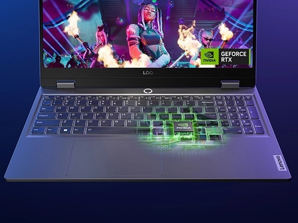 Игровой ноутбук Lenovo LOQ 15IAX9 — крупный план клавиатуры, часть которой просвечивается для отображения видеокарты NVIDIA GeForce RTX внутри.