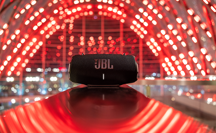 JBL Xtreme 4 До 24 часов воспроизведения плюс 6 часов с функцией Playtime Boost — изображение