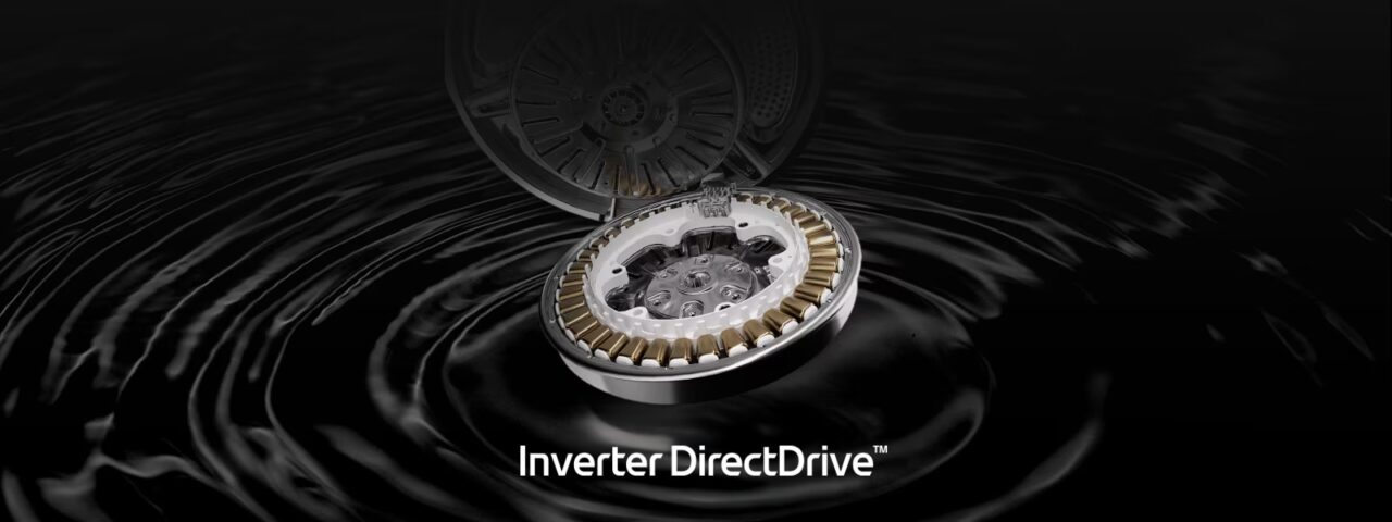 Изображение демонстрирует мотор стиральной машины и логотип на черном фоне.